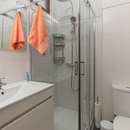 Cozy - Bus & Parking - 5min From Downtown Porto & Gaia Apartment Oliveira do Douro (Vila Nova de Gaia)