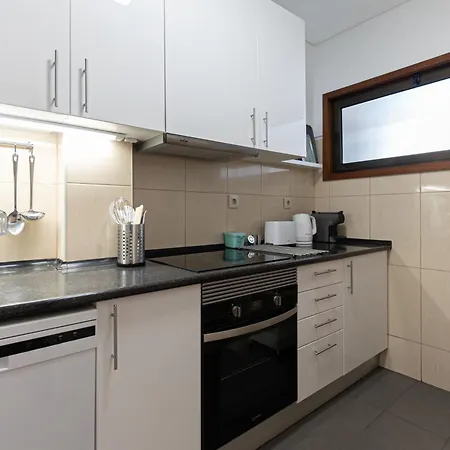 Cozy - Bus & Parking - 5min From Downtown Porto & Gaia