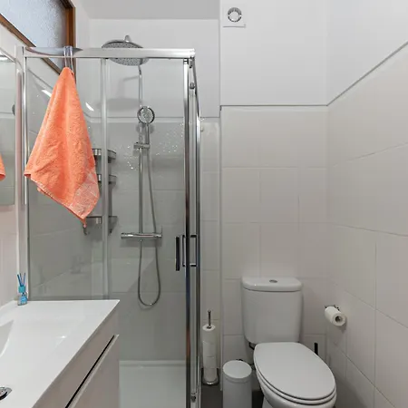 Cozy - Bus & Parking - 5min From Downtown Porto & Gaia *