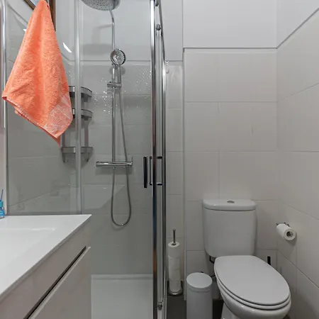Cozy - Bus & Parking - 5min From Downtown Porto & Gaia